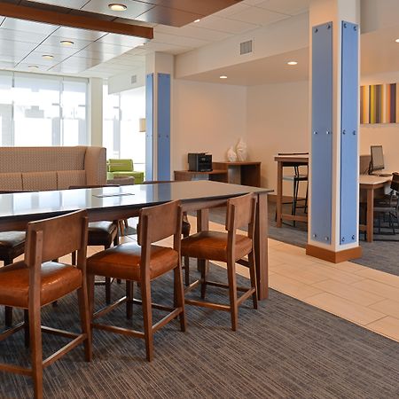 Holiday Inn Express & Suites Farmington Hills - Detroit By Ihg Eksteriør bilde